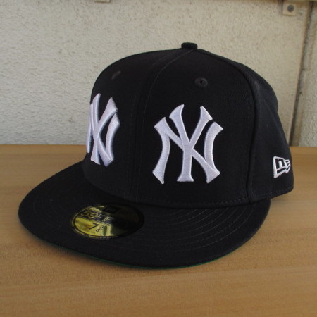 新旧のロゴを並べた限定物！ＮＥＷＥＲＡ（ＵＳＡ）×ＹＡＮＫＥＥＳ